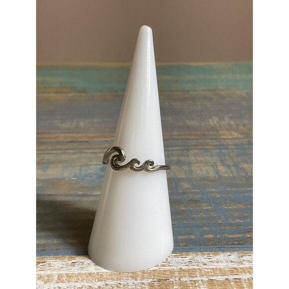 Sterling Silver Wave Design Ring Fashion - Picture 1 of 3